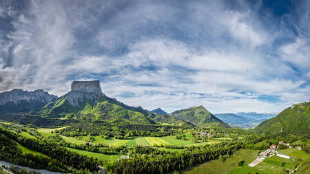 Panorama des Mont Aiguille und des Vercors