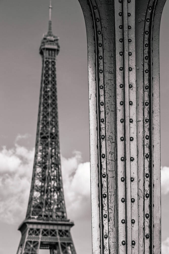 AU PONT DE BIR HAKEIM