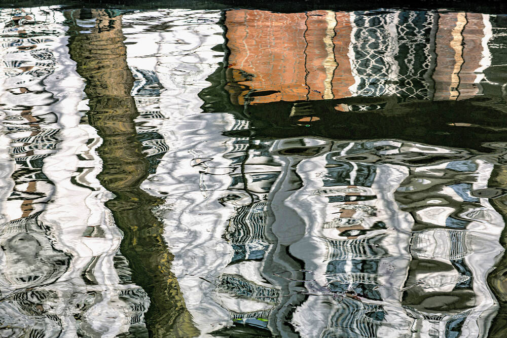 IN THE WATERS OF THE CANAL SAINT MARTIN 6