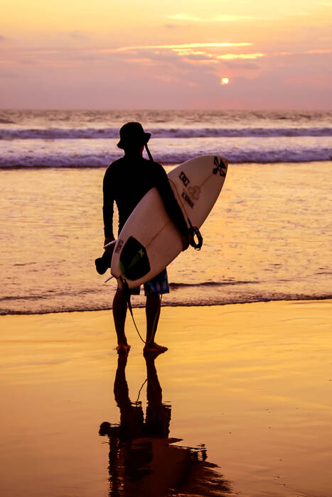 Solnedgång och surf Solnedgång och surf
