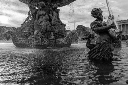 La Fontaine des Mers II