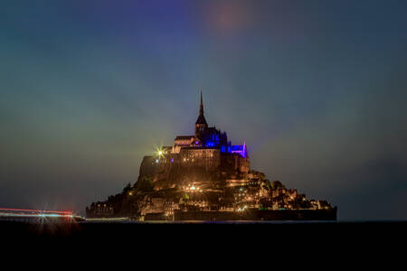 Mont Saint Michel di notte
