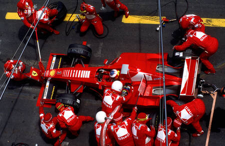Ferrari F1-Michael Schumacher tankt 03 Ferrari F1-Michael Schumacher tankt 03