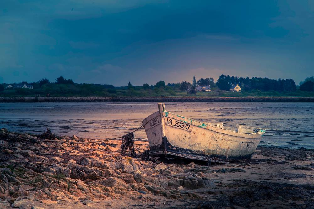 https://cdn.artphotolimited.com/images/57e40502ab9a750024166110/1000x1000/barque.jpg