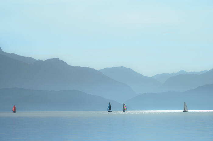 Boot op het meer Boot op het meer