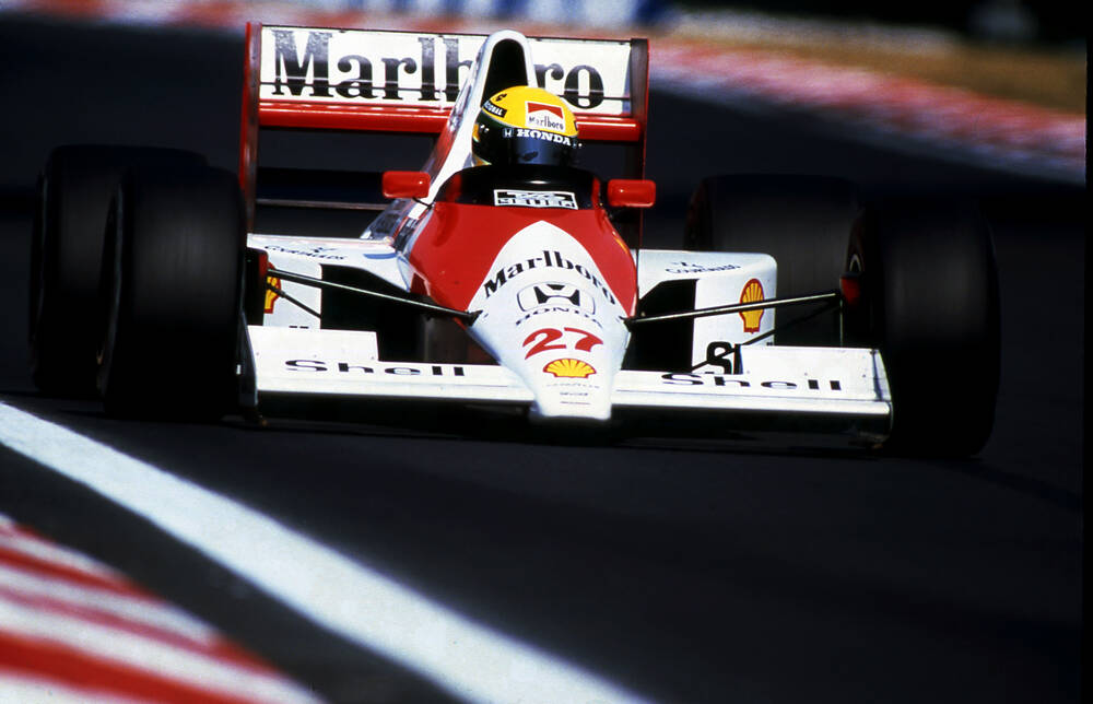 Ayrton Senna in Rot und Weiß Bild - Kaufen / Verkaufen