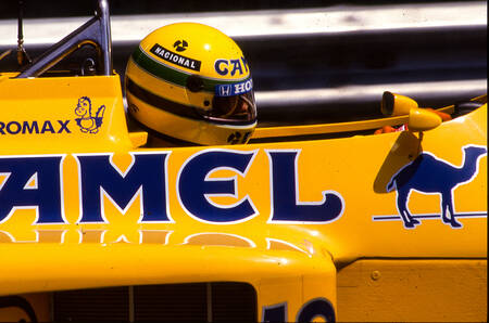 Ayrton Senna tussen de circuits in Monaco