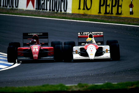 Ayrton Senna en Jean Alesi wiel aan wiel