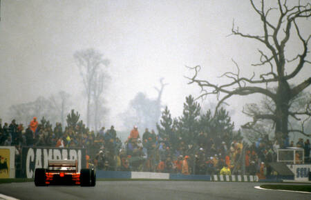 Ayrton Senna in de regen en mist van Engeland