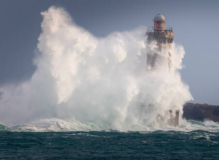 de golven vallen Kereon aan de golven vallen Kereon aan