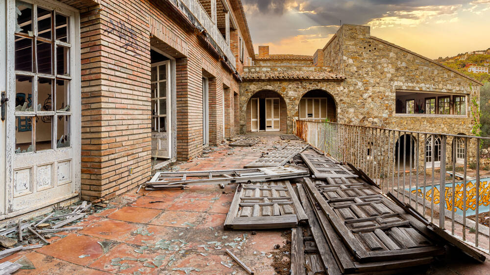 the abandoned Begur villa