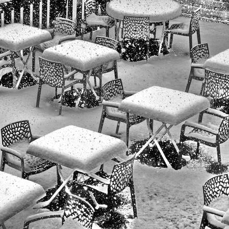 Onder de sneeuw aan de voet van de Mont Blanc