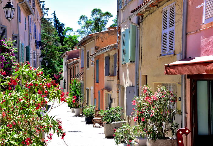 Saint Tropez Cote d'Azur France les ruelles fleuries Saint Tropez Cote d'Azur France les ruelles fleuries