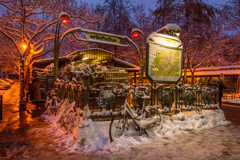 THE SNOW BICYCLES OF PARIS