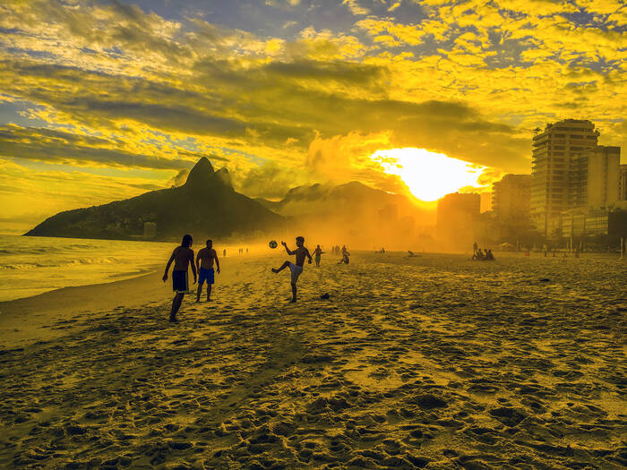 Foot sur la plage d'Ipanema