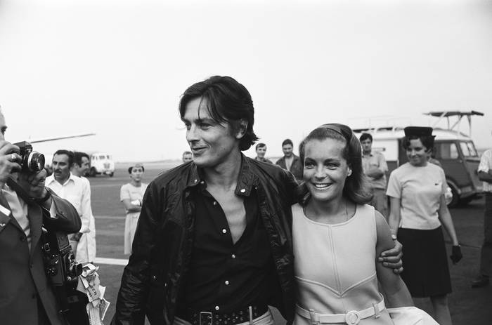 Romy Schneider e Alain Delon - Aeroporto di Nizza (1968) Romy Schneider e Alain Delon - Aeroporto di Nizza (1968)
