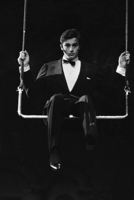 Alain Delon in een smoking Alain Delon in een smoking