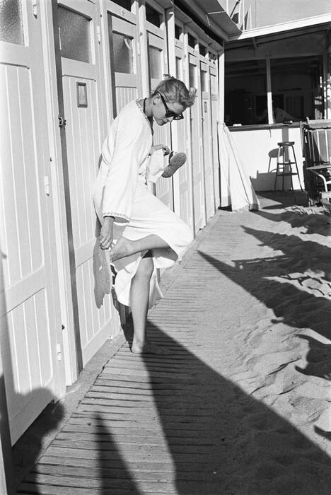 Grace Kelly al Festival di Cannes 1955 - Eleganza in riva al mare Grace Kelly al Festival di Cannes 1955 - Eleganza in riva al mare