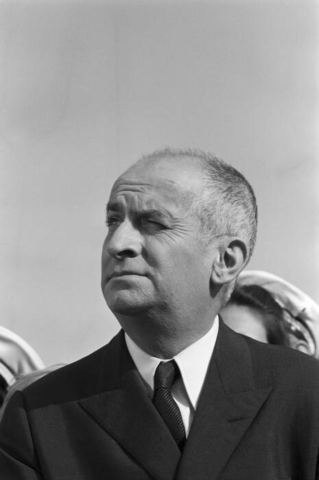 De acteur Louis de Funès in de film "Le petit baigneur