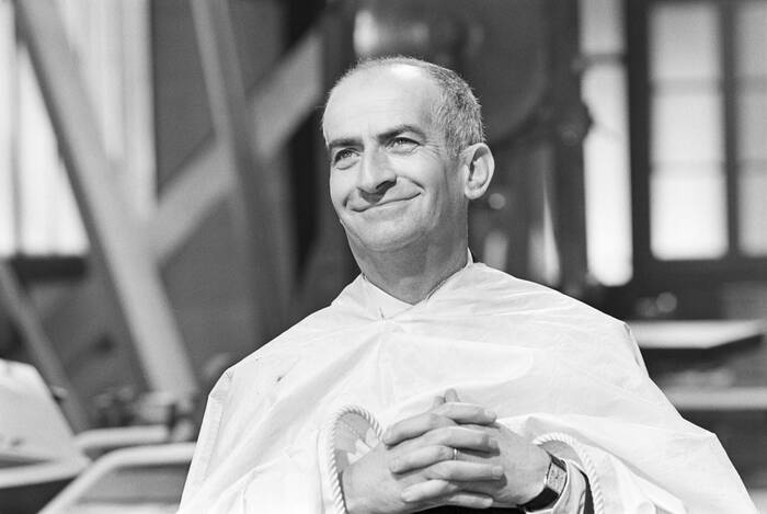 Louis de Funès tijdens de opnames van de film "Le petit baigneur".
