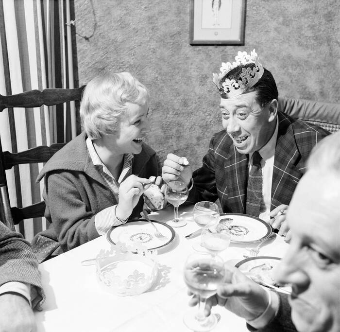 Nicole Berger e Fernandel nel film Le printemps l'automne et l'amour Nicole Berger e Fernandel nel film Le printemps l'automne et l'amour