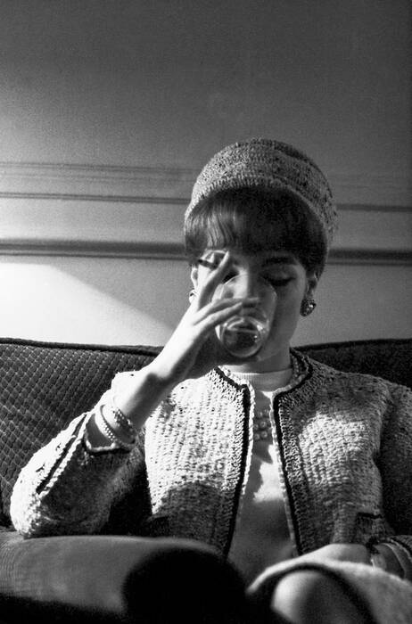 Romy Schneider op de set van Orson Welles' film Romy Schneider op de set van Orson Welles' film