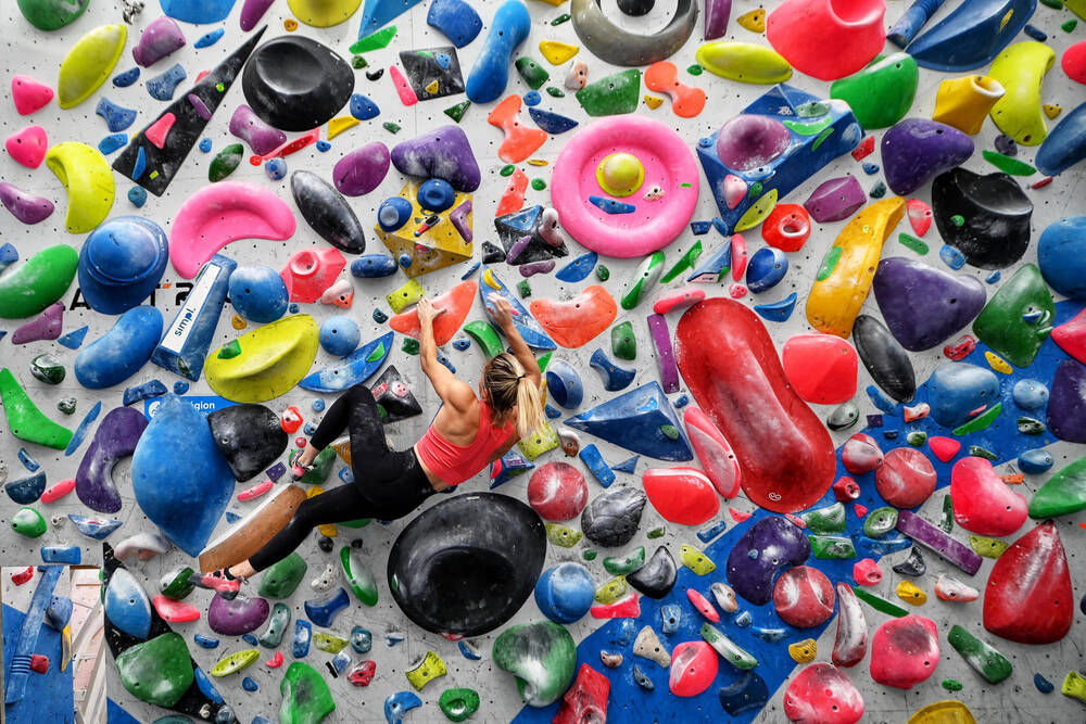 Kletterin Julia Chanourdie beim Training