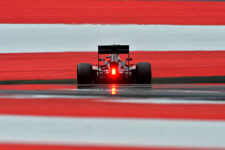 Jenson Button tijdens het testen voor de Grand Prix van Oostenrijk 2014