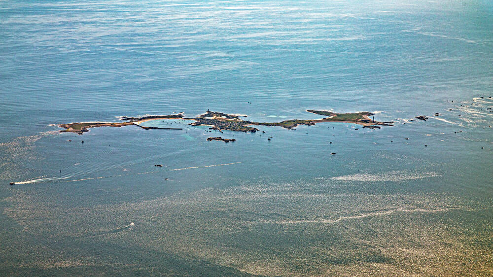 ILE DE SEIN AU LARGE DE LA POINTE DU RAZ