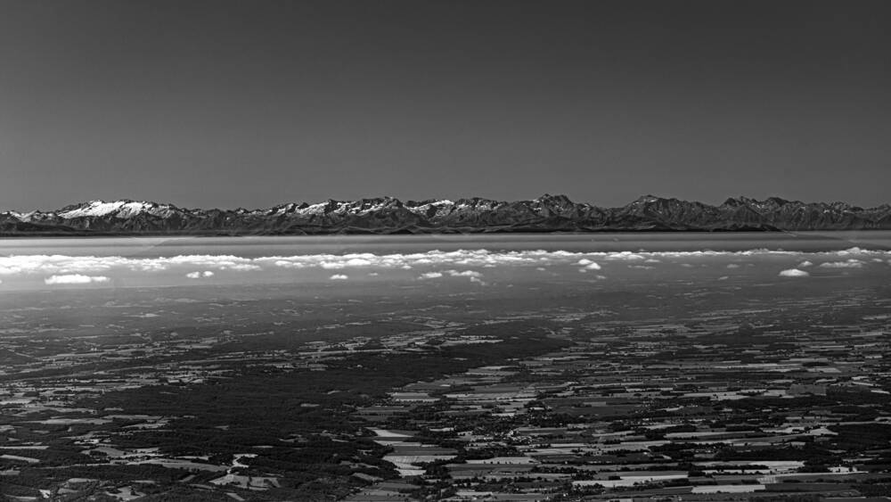 De Pyreneeën vanaf de hoogten van Auch