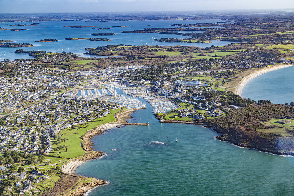 Le chenal du port du Crouesty et le Golfe du Morbihan