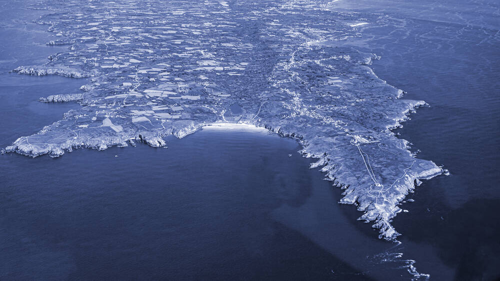 POinte du Raz et pointe du Van vues du ciel finisterien