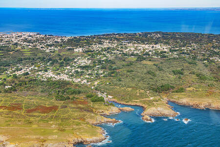 Boven de haven van la Meule op het Ile d'Yeu