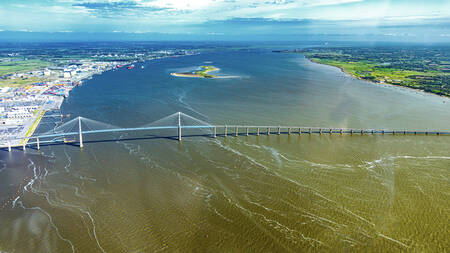 De monding van de Loire bij Saint Nazaire en het eiland Banc de Bilho De monding van de Loire bij Saint Nazaire en het eiland Banc de Bilho