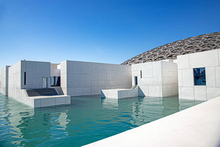 le Louvre Abu Dhabi entre terre et mer