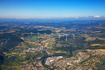 Millau le viaduc le tarn dans le sud ouest vu du ciel