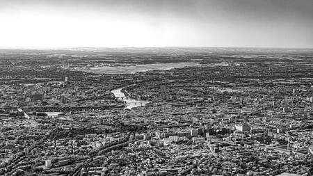 Fågelperspektiv över Toulouse som genomflyts av floden Garonne Fågelperspektiv över Toulouse som genomflyts av floden Garonne