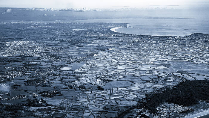 De zoutmoerassen van Guérande Le Pouliguen en de baai van La Baule vanuit de lucht gezien