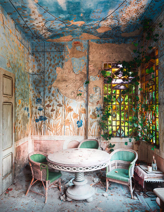 Verlaten veranda in verval