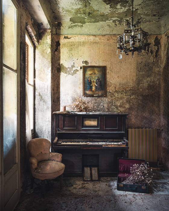 Piano in verlaten huis