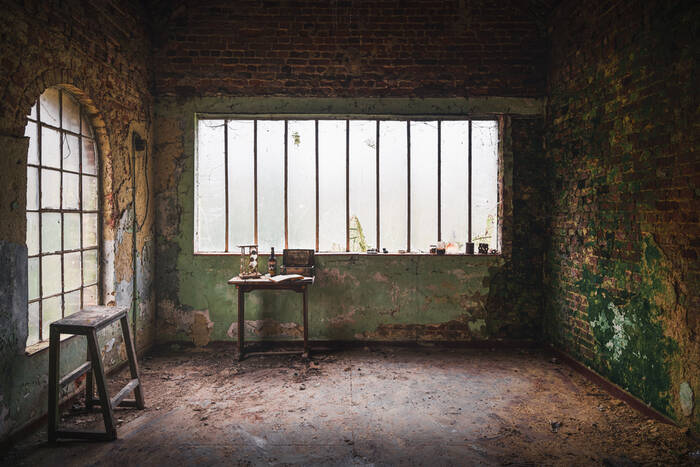 Werkplaats in een verlaten pottenbakkerij