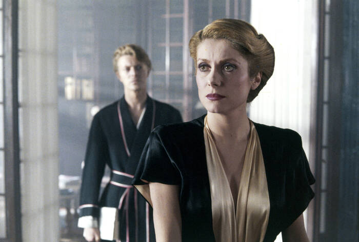 Catherine Deneuve en David Bowie in de film The Predators