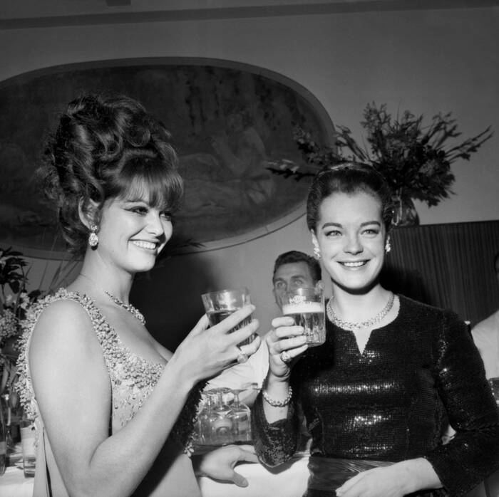 Claudia Cardinale en Romy Schneider Claudia Cardinale en Romy Schneider