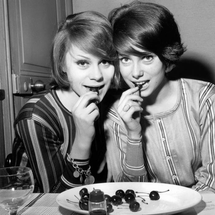 Françoise Dorleac en Catherine Deneuve in 1960.