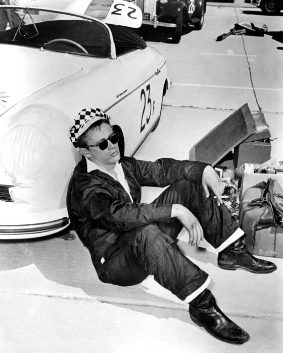 James Dean bredvid sin Porsche 550 Spyder (1955) James Dean bredvid sin Porsche 550 Spyder (1955)