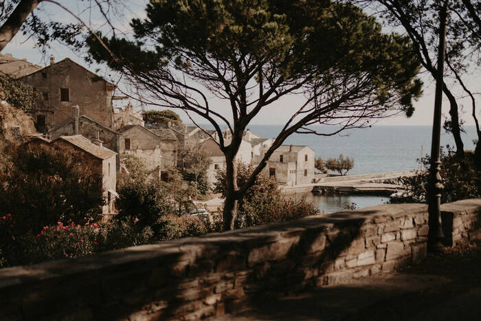 Corsica op de weg naar Barcaggio Corsica op de weg naar Barcaggio