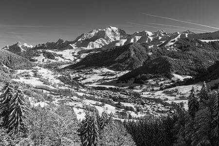 Het dorp Praz sur arly en de Mont-Blanc