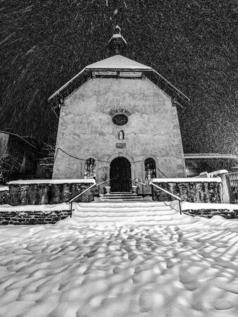 Megève - Sneeuwval op de kapel van Sainte-Anne