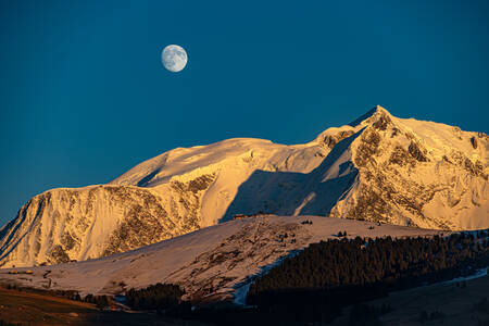 Luna llena de otoño y sol poniente sobre el Mont Blanc 2 Luna llena de otoño y sol poniente sobre el Mont Blanc 2
