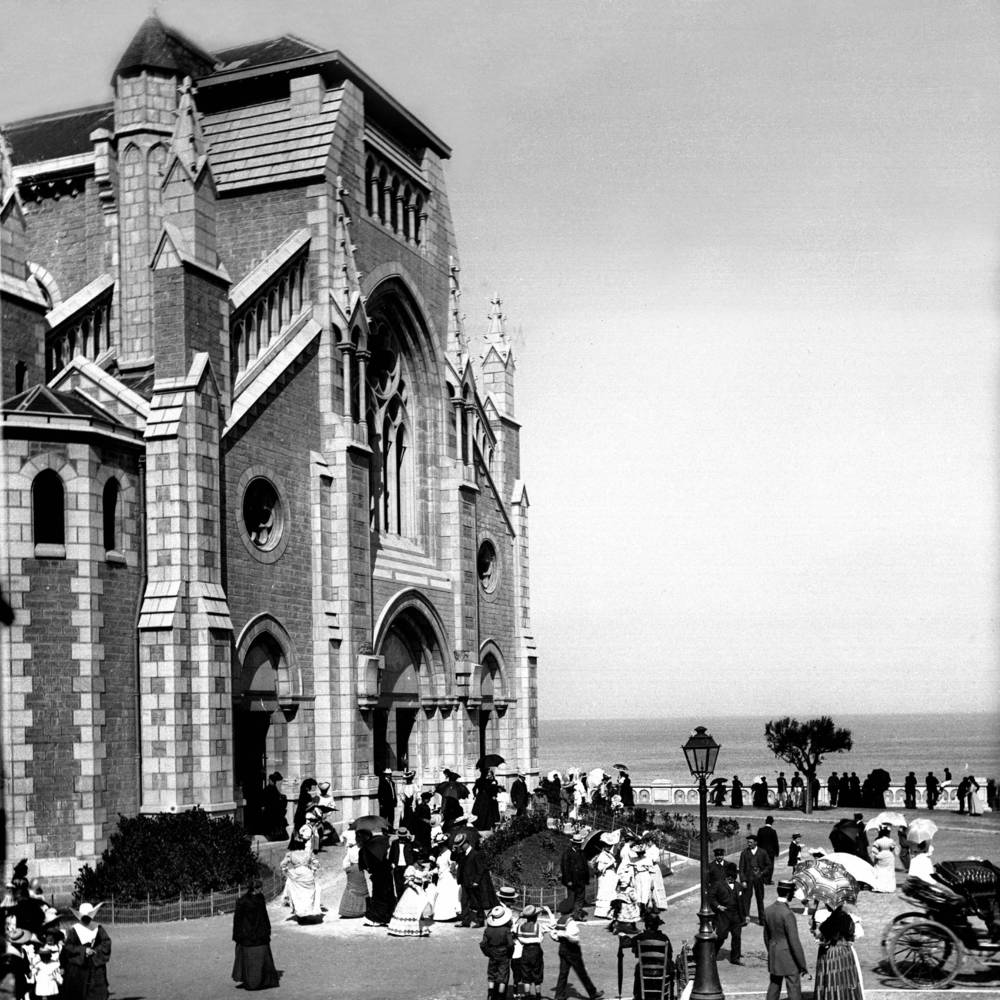 Biarritz - Mass release at the Sainte-Eugénie church